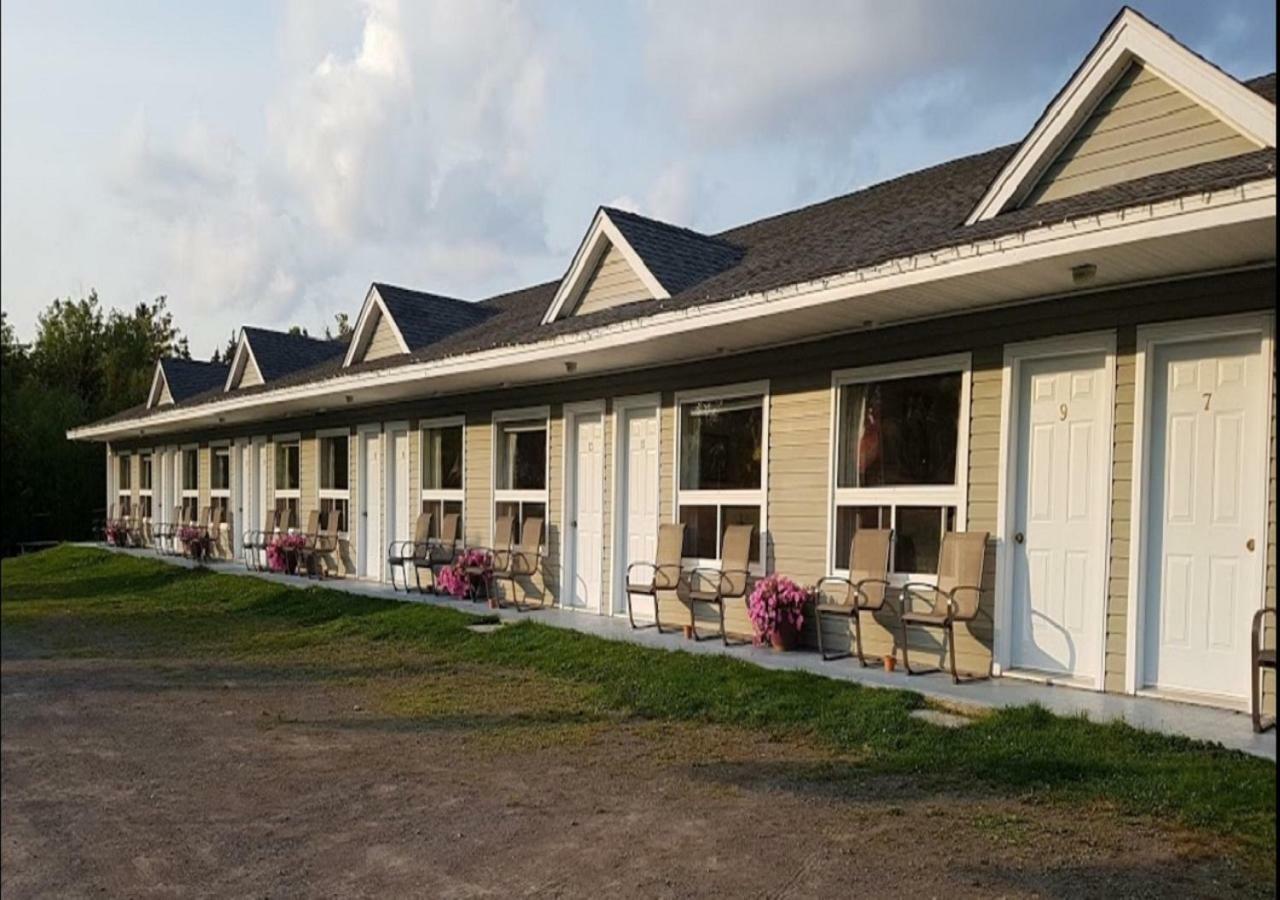 Fundy Rocks Motel Hopewell Cape Ngoại thất bức ảnh